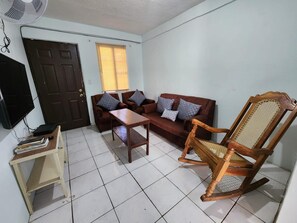 Living area - Casa de 3-Cuartos de Dormitorios Con Aire AC Santa Ana (Santa Ana)