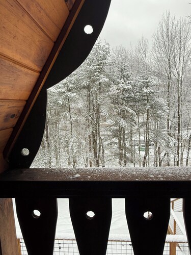 Cozy Family-Friendly A-Frame - 5 min to Windham Mt with AC