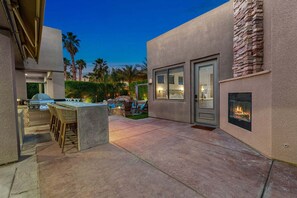 Terrace/patio - El Dorado: Pool, Spa. Game Room, Fire Pit, Putting Green! (Indio)