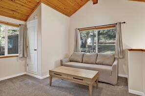 Smart TV, fireplace, books - Cottage at ToMolly's Moonridge Cabin Near Ski Slopes & Big Bear Lake (Big Bear Lake)