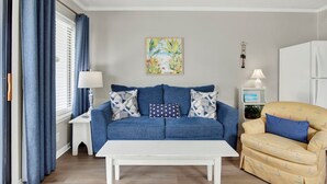 Smart TV, books - Effortless Island Living by the Sea | Heated Pool Access (Tybee Island)