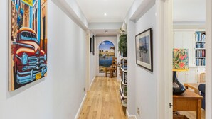 Interior - GuestReady - Charming Central London Retreat (London)