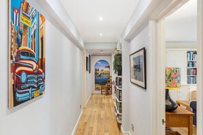 Interior - GuestReady - Charming Central London Retreat (London)