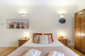 3 habitaciones, tabla de planchar con plancha, internet y ropa de cama 