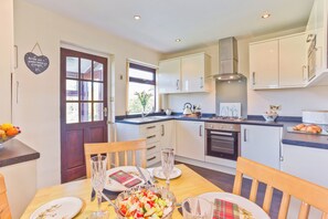 Fridge, microwave, oven, stovetop - Lothlorien in Grange-over-Sands with Bay Views (Grange-Over-Sands)