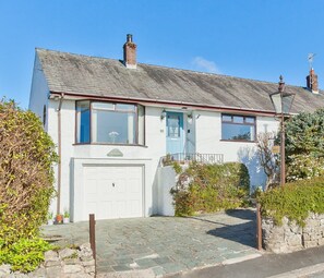 Exterior - Lothlorien in Grange-over-Sands with Bay Views (Grange-Over-Sands)