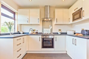 Fridge, microwave, oven, stovetop - Lothlorien in Grange-over-Sands with Bay Views (Grange-Over-Sands)