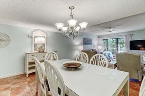 Dining - Cozy Villa, Pool View, Near Beach, So Many Amenities! Beach Wood (Fernandina Beach)
