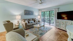 Living area - Cozy Villa, Pool View, Near Beach, So Many Amenities! Beach Wood (Fernandina Beach)