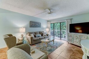 Smart TV - Cozy Villa, Pool View, Near Beach, So Many Amenities! Beach Wood (Fernandina Beach)