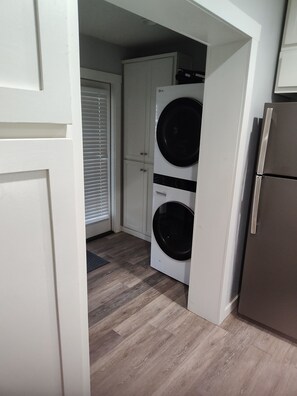 Interior - Cozy 1-bedroom house in peaceful Clifton with AC (Clifton)