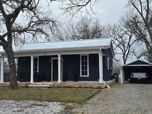 Exterior - Cozy 1-bedroom house in peaceful Clifton with AC (Clifton)