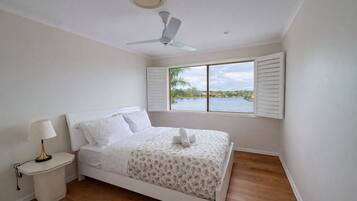 5 habitaciones, tabla de planchar con plancha, wifi y ropa de cama