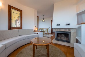 Living area - R-8 Apartment with beautiful sea views, great terrace and pool (Calella de Palafrugell)