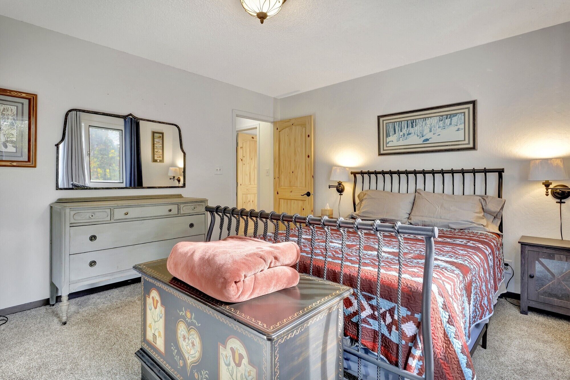 2 habitaciones, tabla de planchar con plancha, wifi y ropa de cama 