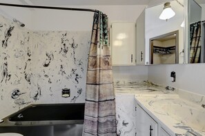 Shower, hair dryer, towels, soap - Alaskan Ranch ~ 2 bedroom, 2 bathroom (Anchorage)