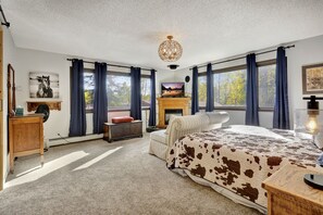 Room - Alaskan Ranch ~ 2 bedroom, 2 bathroom (Anchorage)