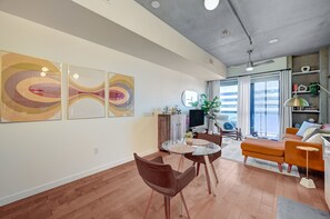 Living area - JUHL a modern downtown Vegas condo  - balcony+pool+gym+rooftop (Las Vegas)