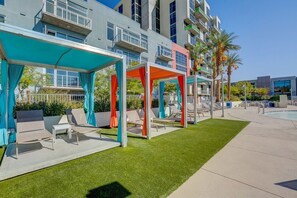 Terrace/patio - JUHL a modern downtown Vegas condo  - balcony+pool+gym+rooftop (Las Vegas)