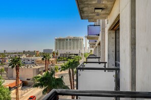 Property grounds - JUHL a modern downtown Vegas condo  - balcony+pool+gym+rooftop (Las Vegas)