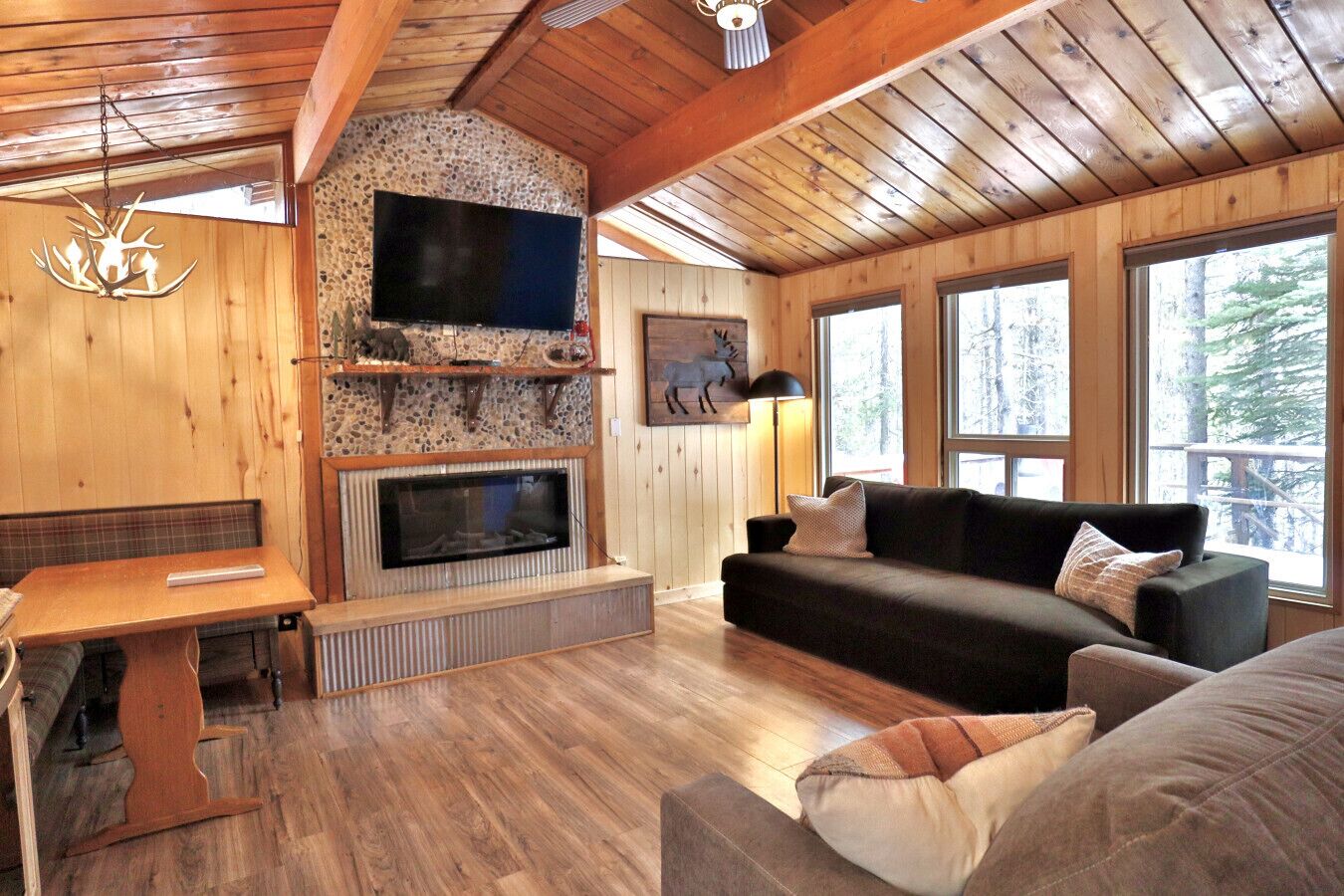 TV, fireplace