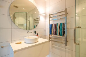 Hair dryer, towels - Beachfront 25 The Strand | Moana (Waiheke Island)