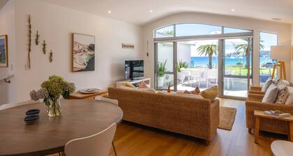 Beachfront 25 The Strand | Moana