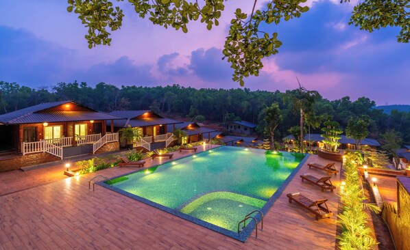 Outdoor pool - Zo Selections Gokarna by Zostel (Gokarna)