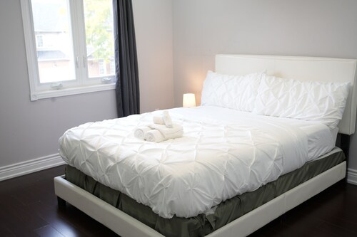 Spacious 6BR Family Home | Game Room & Large Groups