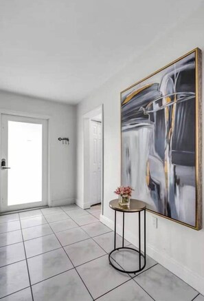 Interior - Luxury 4bd 2bath With Pool and Grill in Miami! (Miami)