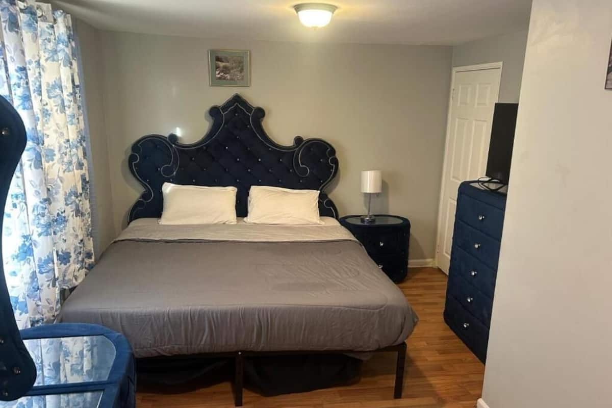 Kahden hengen huone, 1 suuri parisänky, tupakointi kielletty