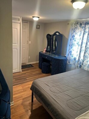 Kahden hengen huone, 1 suuri parisänky, tupakointi kielletty