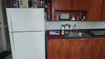 Double Room, 1 King Bed, Non Smoking | Private kitchen
