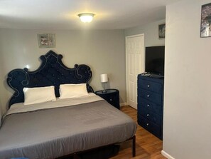 Kahden hengen huone, 1 suuri parisänky, tupakointi kielletty