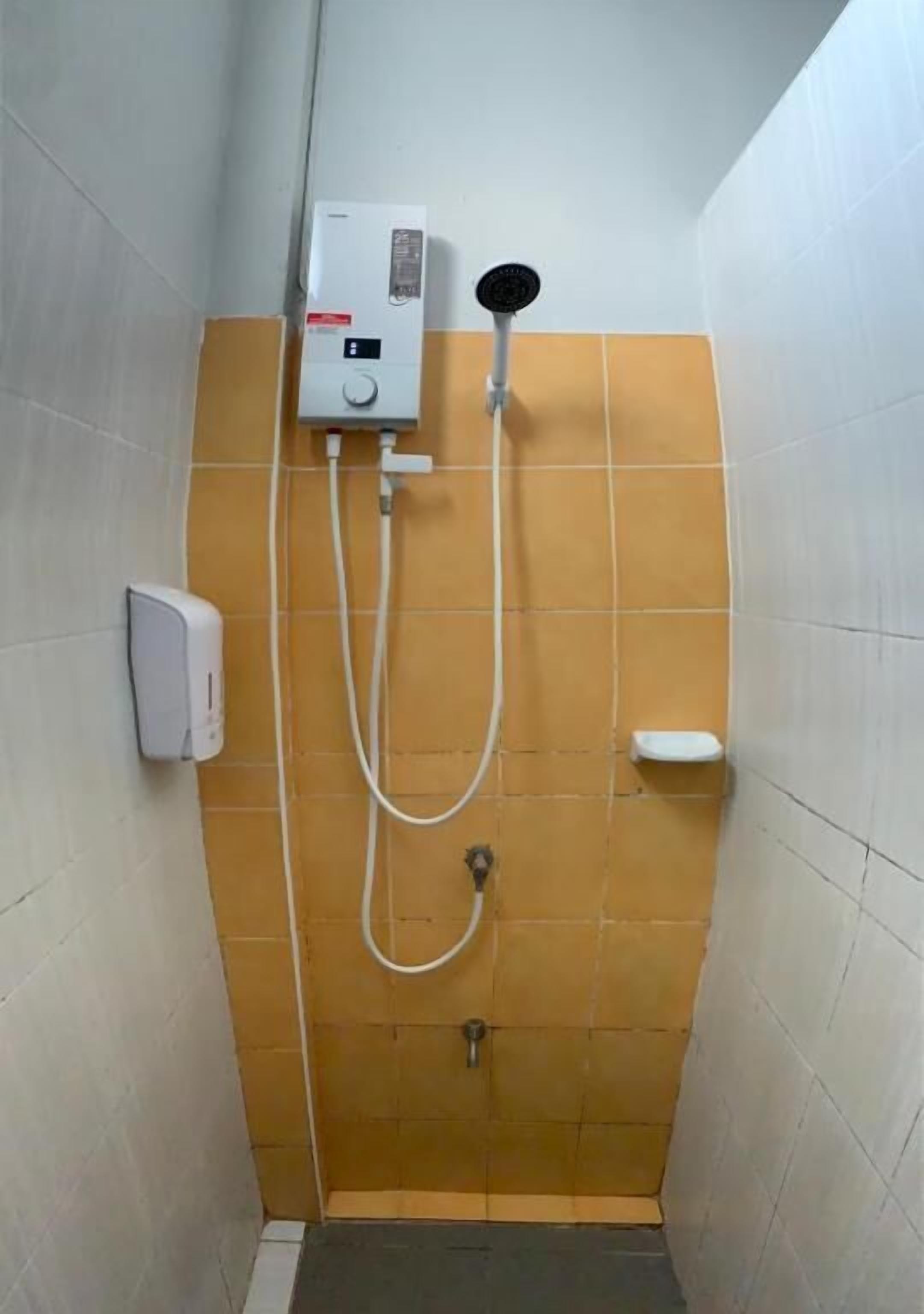 Perusstudio, parveke, kaupunkinäköala | Kylpyhuone