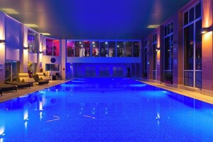 Una piscina techada