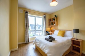2 bedrooms, WiFi, bed sheets - 2 Bed Apartment, Sleeps 6 (Galway)