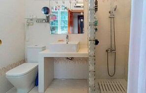 Shower, hair dryer - Amazing home in Malaga (Malaga)