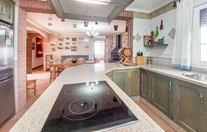 Fridge, microwave, stovetop, dishwasher - Lovely home in Medina Sidonia (Medina Sidonia)