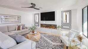 Unclassified image, 5 of 73, button - Element By Avantstay Pool Firepit Game Room (Scottsdale)