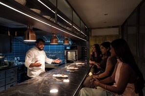 Oven, electric kettle - Hotel PXL 27 (Bengaluru)