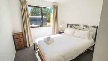 2 bedrooms, WiFi, bed sheets