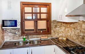 Fridge, microwave, cookware/dishes/utensils - Los Viejitos en Firgas (Firgas)