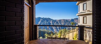 The Manor Luxury Service Apartments