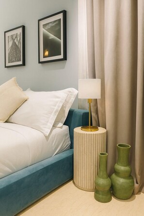 A bedroom with a bed, a bedside lamp, two vases, and two framed pictures on the wall. - Zen Zone Boutique Riad & Spa (Marrakech)