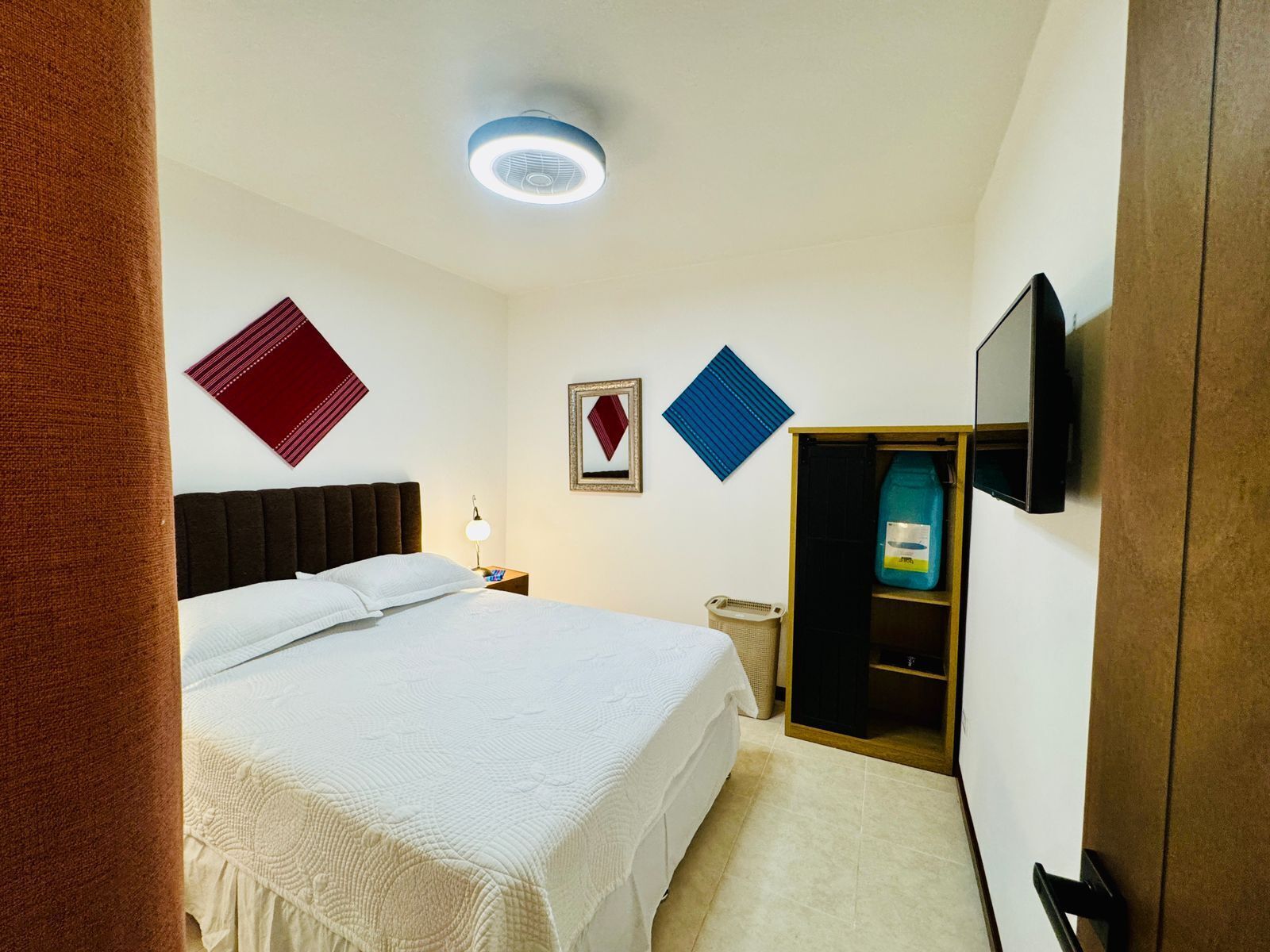 4 chambres, fer et planche à repasser, Wi-Fi gratuit, draps fournis