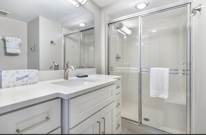 House, Accessible - 3rd-floor Corner Unit w Gulf Views Heated Pool (Sanibel)