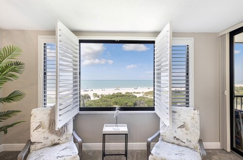 3rd-floor Corner Unit w Gulf Views Heated Pool