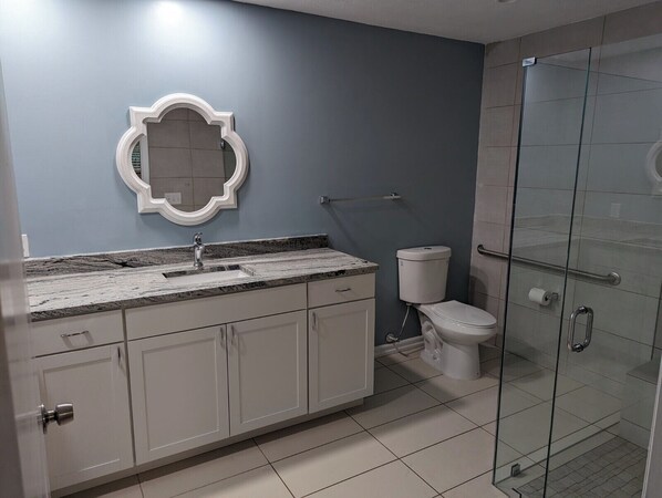 Shower, hair dryer, towels, soap - Alderman Acres - 4 Bedroom with a Game Room! (Jacksonville)