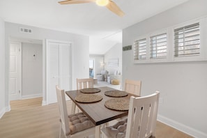 Dining - Oceanfront 2BD/2BA w/Parking, Wi-Fi, Work Space, Beach Access & Community Pool (St. Augustine)